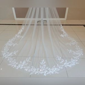 Cathedral Length Floral Appliqué Veil (UNWORN)
